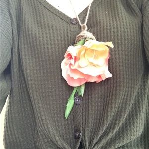 Flower pendant- light pink/peach gladiola